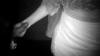 Glory hole pedir pra entrar e me comer na cabine