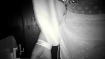 Glory hole pedir pra entrar e me comer na cabine