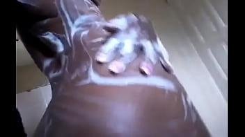 Su marido no está y mientras se baña me envío su video Su marido no está y mientras se baña me envío su video