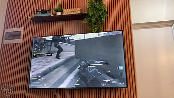 Meu ponto fraco sexo e vídeo game será que resistir a proposta da negra safada