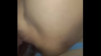 El esposo preocupado por ella y ella follando con el vecino tiene una buena corrida