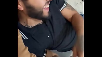 Manson y yo apostamos con el ganador de #lacasadeloafamososmx2 si gana mayito le doy el chiquito y si gaba karime me verá