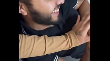 Manson y yo apostamos con el ganador de #lacasadeloafamososmx2 si gana mayito le doy el chiquito y si gaba karime me verá