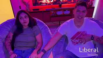 El nacimiento de un cuckold cornudo disfruta de ver como se cogen a su esposa