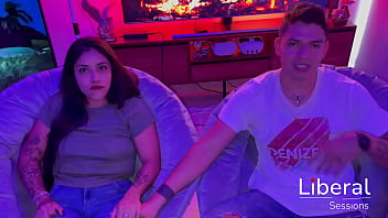 El nacimiento de un cuckold cornudo disfruta de ver como se cogen a su esposa