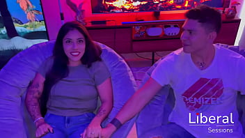 El nacimiento de un cuckold cornudo disfruta de ver como se cogen a su esposa