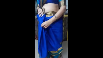 Randi bhabhi shreya showing her bra and boobs in public