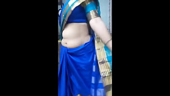 Randi bhabhi shreya showing her bra and boobs in public