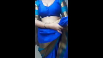 Randi bhabhi shreya showing her bra and boobs in public