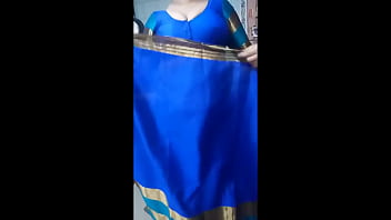 Randi bhabhi shreya showing her bra and boobs in public