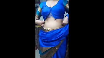 Randi bhabhi shreya showing her bra and boobs in public