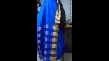 Randi bhabhi shreya showing her bra and boobs in public