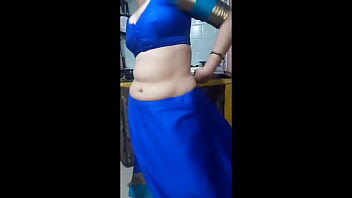 Randi Bhabhi Shreya Showing Her Bra And Boobs In Public thumbnail