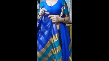 Randi bhabhi shreya showing her bra and boobs in public