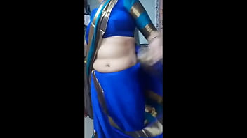 Randi bhabhi shreya showing her bra and boobs in public