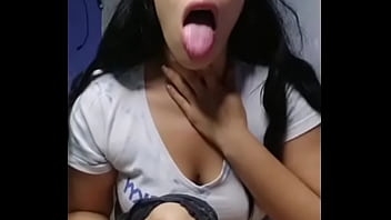 Jovencita Hot Nos Muestra Sus Ropa Interior En La Camara thumbnail