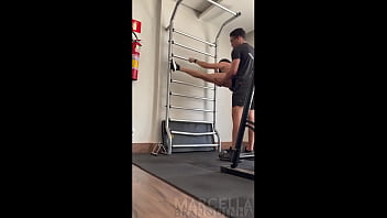 Sem grana para pagar o personal trainer passei a xerecard e o safado ainda me fudeuuu no pelo meu namorado não pode saber
