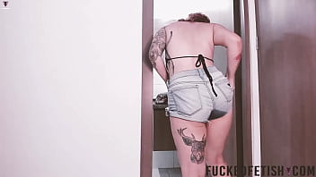 1 min redhead makeup pee