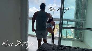 Corno do meu marido me filmando enquanto eu me exibia na varanda para os vizinhos