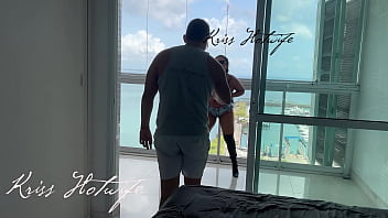 Corno do meu marido me filmando enquanto eu me exibia na varanda para os vizinhos