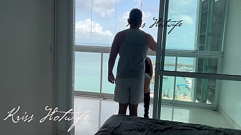 Corno do meu marido me filmando enquanto eu me exibia na varanda para os vizinhos