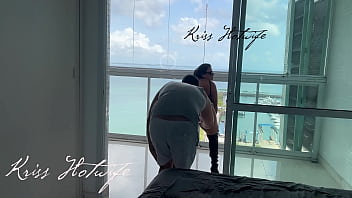 Corno do meu marido me filmando enquanto eu me exibia na varanda para os vizinhos