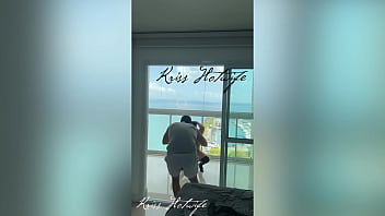 Corno do meu marido me filmando enquanto eu me exibia na varanda para os vizinhos