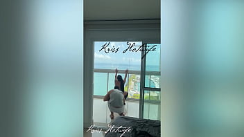 Corno do meu marido me filmando enquanto eu me exibia na varanda para os vizinhos