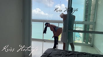 Corno do meu marido me filmando enquanto eu me exibia na varanda para os vizinhos