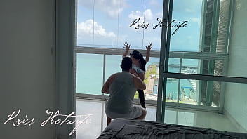 Corno do meu marido me filmando enquanto eu me exibia na varanda para os vizinhos