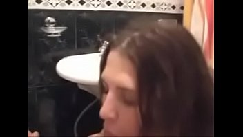 Im bad geil geworden und an ort und stelle gefickt