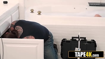 Hot body babe dancing on older handyman's hard dick