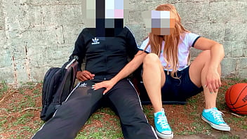 Aluna deu pro professor na casa abandonada e foi pega