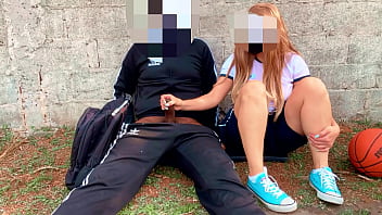 Aluna deu pro professor na casa abandonada e foi pega