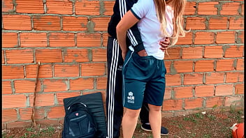 Aluna deu pro professor na casa abandonada e foi pega