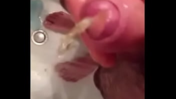 Pisse Sous La Douche thumbnail