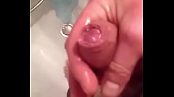 Pisse Sous La Douche thumbnail