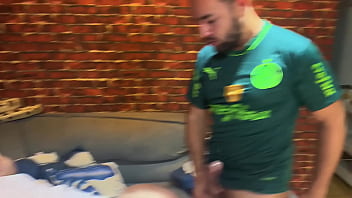 Foi Assistir A Partida De Futebol Com Dois Torcedores Ativos E Tomou Pica Gostoso No Cu Full Sheercom thumbnail