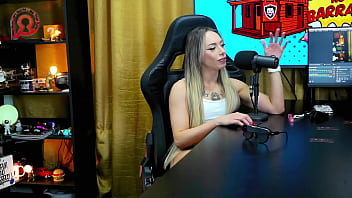 Ruan deixou a bunda da convidada vermelha com a palmatoria rolou um sexo gostoso podcast pápum no barraco