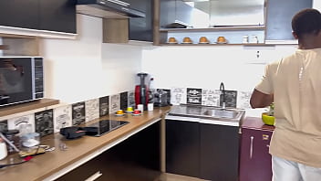 Corno chamou 2 amigos para comer sua esposa na lua de mel