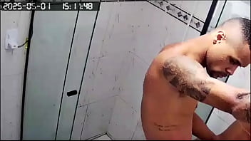 Marido chamada toda semana sua vizinha para tomar banho com ele esposa coloca câmera escondida