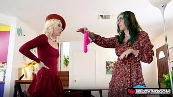 Amber maddie jerking off her stepbro right in front of their stepmom