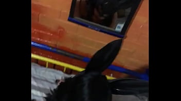 Coge muy rico para lo joven que es