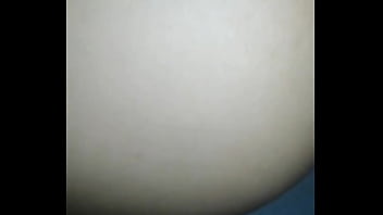 Me hago una rica paja con mi dildo y mi amante me detona