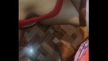 Me hago una rica paja con mi dildo y mi amante me detona