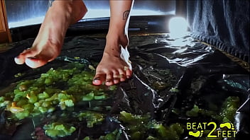 Raven rogue smash the grapes of wrath getting wet and sticky on beat2feetcom