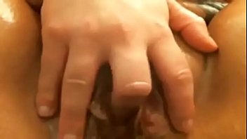 Curvy hottie gets oiled up on webcam