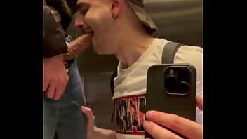 Mamadota en el ascensor