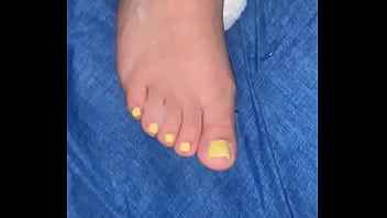 Cum on yellow toes