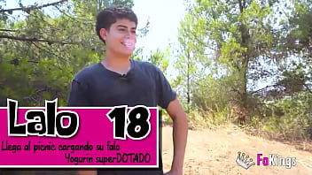 Hot venus lilith tries our anaconda man in a great outdoor naked date